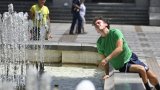 БЧК раздава безплатна вода в София