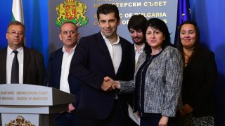 Петков след срещата с превозвачите: Без акциз за газа