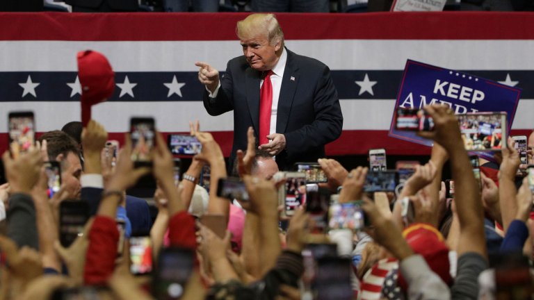 Агитацията на президента служи най-вече на него самия