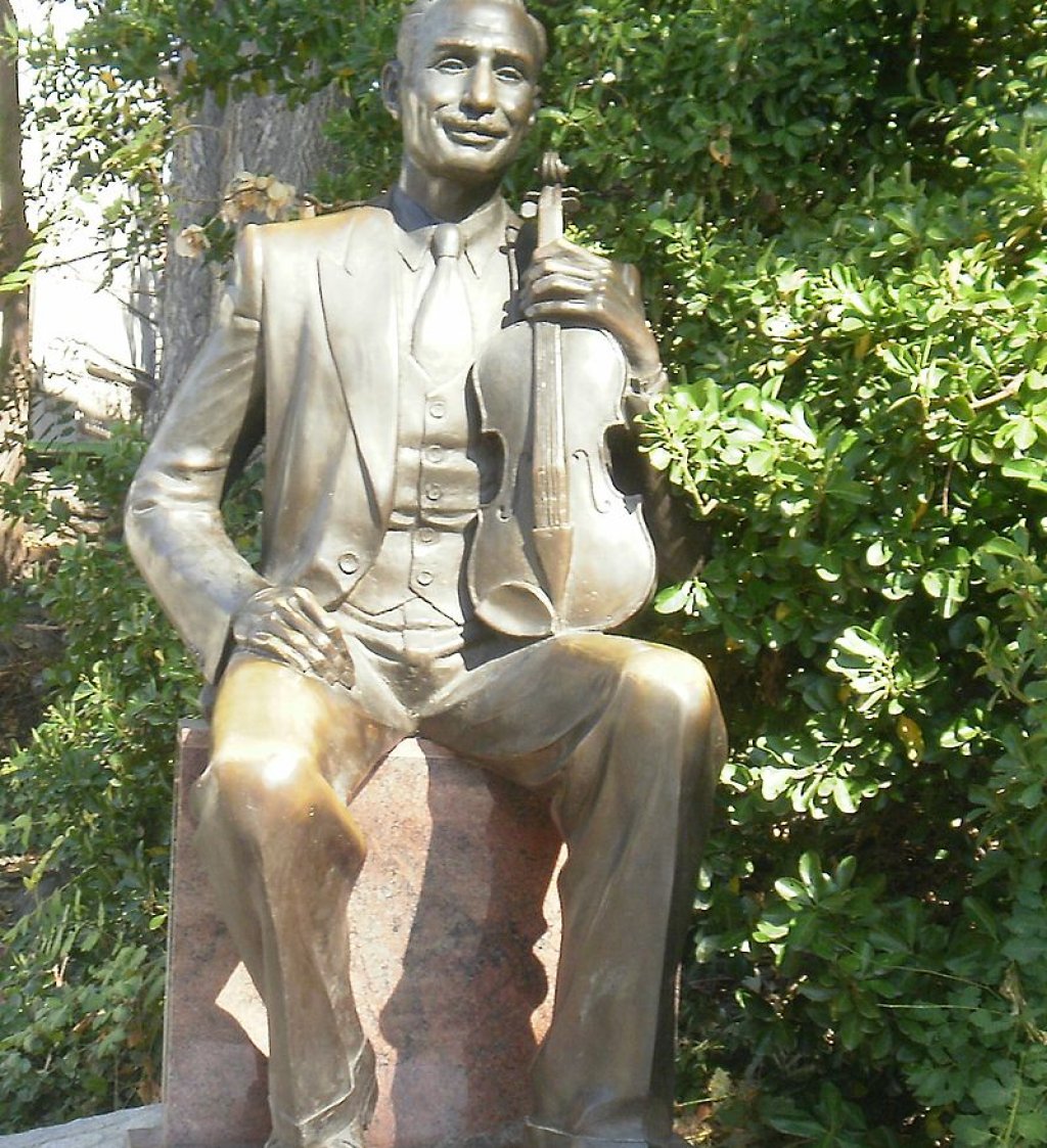 800px-Sasho_Sladura_Monument