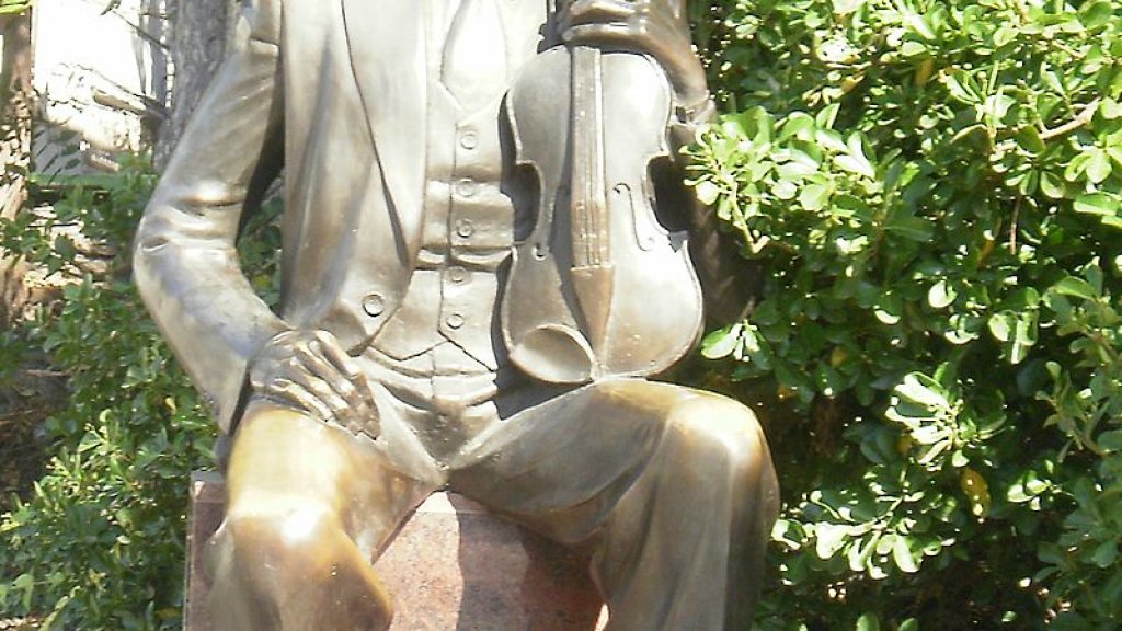 800px-Sasho_Sladura_Monument