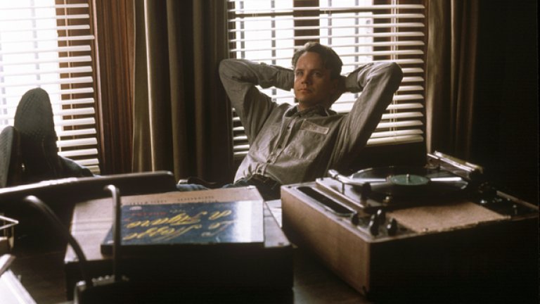 The Shawshank Redemption / "Изкуплението Шоушенк"
Макар и да е един от най-популярните филми на всички времена, мнозина не знаят, че той е създаден по новелата на Стивън Кинг. Разказът за Анди Дюфрейн - банкер, вкаран в затвора за убийството на съпругата си и нейния любовник, и за неговия живот в затвора пленява с майсторство.