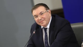 Продължава спорът между него и служебният министър на здравеопазването