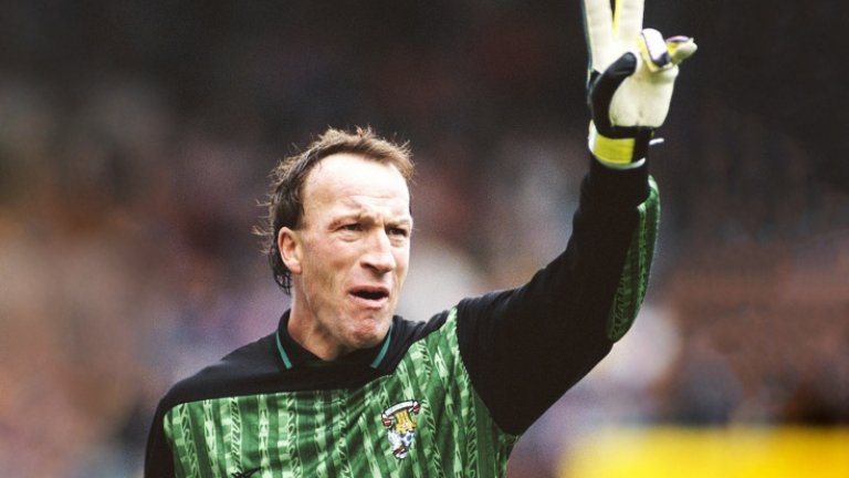 Кривоносият идол на милиони, който бе "похитен" от бандити в Казахстан и спря цигарите срещу нов договор