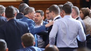 Проблемът на българската политика е, че се говори твърде много за "предатели" и "мафиоти" и твърде малко - за идеи