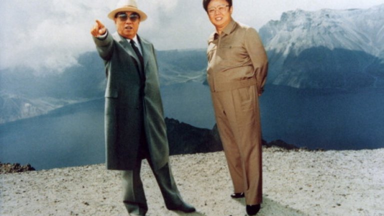 Ким Ир Сен и Ким Чен Ир - синът на Великия вожд, който е наричан Любимия ръководител, се обявява за един от най-добрите голфъри в света