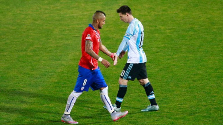 Спортсменството преди всичко. Преди месец Меси и Видал се срещнаха на финала в Шампионската лига. Тогава аржентинецът триумфира. Сега е време и чилиецът да се порадва.