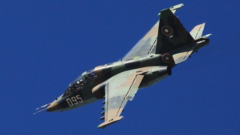 Су-25 ще покаже бойно маневриране и атаки по земни цели в двойка, след което единичен щурмовик ще демонстрира сложен пилотаж на малка височина
