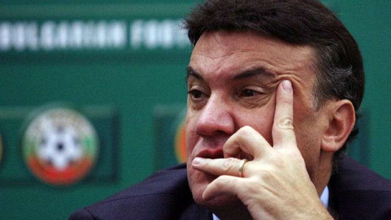 Михайлов подкрепи футболните клубове срещу телевизиите и ще търси помощ от премиера