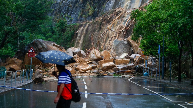 Наводнения в Хонконг заради най-тежките порои от 140 години