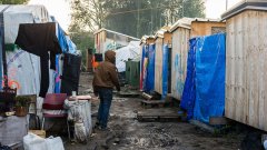 Френското министерство на вътрешните работи обяви, че от понеделник демонтира проблемния бежански лагер в Кале, наричан още "Джунглата"
