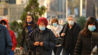 Заповеди, заповеди, врата в средата на полето…