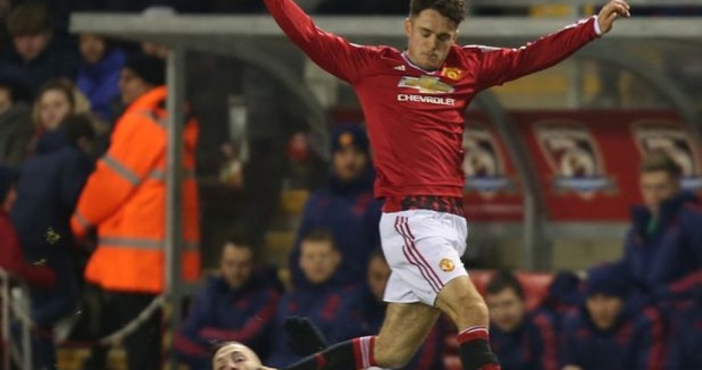 Джо Райли, полузащитник/бек, 19 години
Най-новият дебютант за Юнайтед, след като влезе в понеделник срещу Шрюсбъри. Поливалентен играч, който може да играе както като централен бранител, така и на двата бека. Наскоро публикува в профила си във Facebook снимка с Кристиано от времето на суперзвездата в Юнайтед.