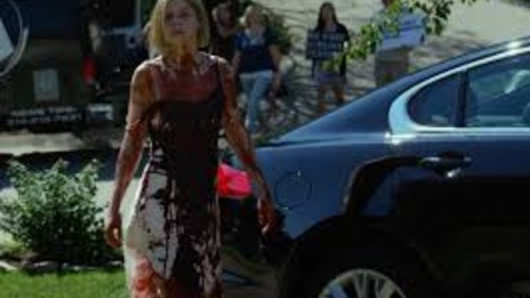 Всичко зависи колко е престояла кръвта, според сценария 
"Прясната кръв е ярко червена. Старата кръв е по-скоро кафеникава. Режисьорът Дейвид Финчър е абсолютно наясно с това", казва Кейт Бискоу, главен гримьор на "Не казвай сбогом" (Gone Girl). "Той винаги ме дразнеше в началото на някоя сцена с думите "Не, това не е точно. Ще използваме прасешка кръв. И аз се питах: "Той наистина ли говори сериозно?" Така че, буквално минах през всичката кръв в индустрията докато накрая намеря каквото той хареса. Но в началото отказвах да използваме прасешка кръв..."