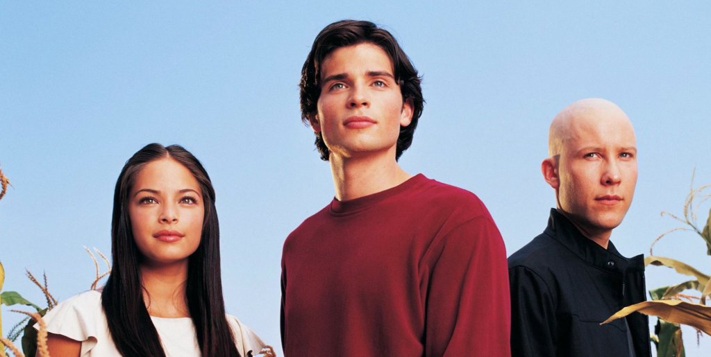 Smallville
Много преди супергеройската тръпка да обземе Холивуд, един сериал за младия Кларк Кент от времето, преди да стане Супермен, успя да зариби милиони по света. Без да копира твърде много комиксите, Smallville успява все пак да остане вярно на същността на героите в тях и да представя истории и персонажи, които след това ще станат култови. Определено и до днес това е един от най-добрите сериали за супергерои.