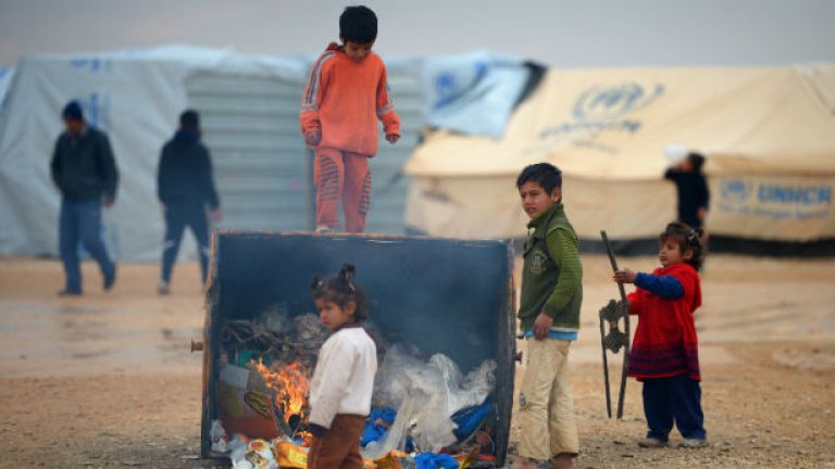 Сирийски деца в бежански багер в Ливан