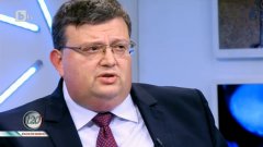 На въпрос дали е имало опит за вмешателство над прокуратурата от страна на политици, Цацаров отговори с "Естествено"