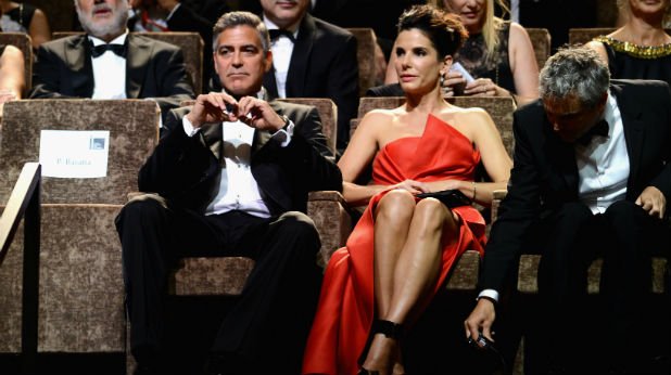 Джордж Клуни и Сандра Бълок на откриването на фестивала и прожекцията на "Гравитация". До тях е режисьорът Алфонсо Куарон