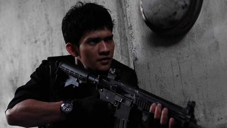 Ико Увайс
Ако сте гледали The Raid, който със сигурност се нарежда сред най-качествените, динамични и брутални екшъни (при това даже не е американски) за последните 15-20 години, значи знаете за кого става дума. Увайс израства из бедните квартали на Джакарта и съвсем случайно е намерен от уелския режисьор Гарет Еванс, който забелязва бойните умения на бъдещата звезда в зала по индонезийското бойно изкуство пенчак силат. 
Така се стига до колаборацията между двамата в The Raid и последвалото също толкова успешно продължение. След това е поканен да участва в “Междузвездни войни: Силата се пробужда”, а догодина ще го видим и в заснетия в София “Непобедимите 4”.