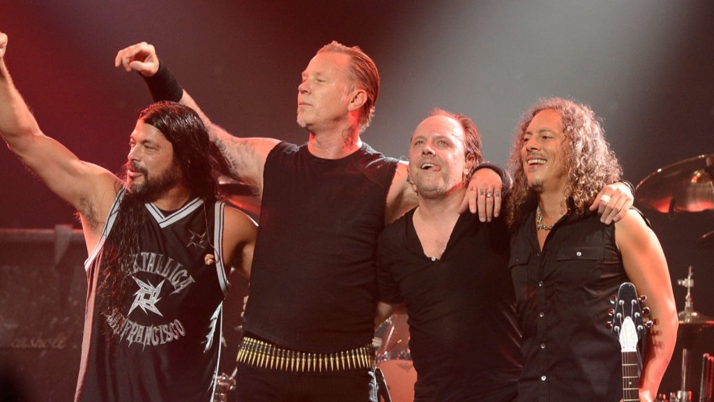 Музикални хроники: Най-ужасният проект на Metallica е провалена колаборация с известен рапър