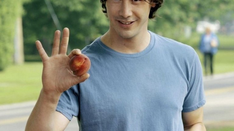 Невъзможно твой 
И докато "Скорост" е онези екшъни, които вече не се правят, "Невъзможно твой" е от романтичните комедии, които вече трудно можем да видим на екран. 
Във филма Киану е Джулиан Мърсър – млад, очарователен кардиолог, който се оказва хлътнал до уши в по-възрастната от него Ерика (в ролята – Даян Кийтън). Следват множество комични ситуации, перипетии и остроумни шеги. 
Въпреки че ролята на Рийвс е второстепенна в сравнение с тази на Кийтън и нейния екранен партньор – Джак Никълсън – на много от плакатите виждаме и актьора в цял ръст. Причината е ясна – лицето на Киану е достатъчно, за да привлече зрителите към кино салоните, дори и да става въпрос за романтичен филм.