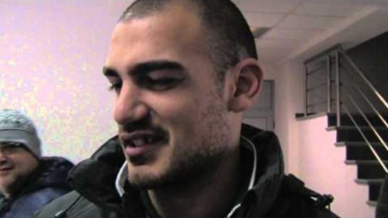 Нападател: Дани Кики
Някогашен младежки национал и някогашна млада надежда, в някакъв момент свлякла се до аматьорския футбол. Далеч по-интересна от кариерата му (поне за медиите) беше бурната му връзка с Мис Марица Антония Иванова, преминала през раздели и събирания, както и любовта му към нощния живот. Булвардните издания даже измислиха негова изневяра със самата... Преслава. Все още обаче той има време да остави следа и на терена.