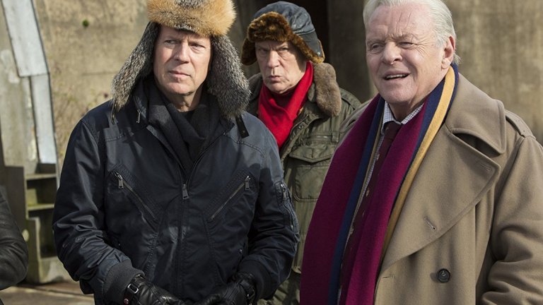 Целият актьорски състав на "Бесни страшни пенсии 2" 
Какво може да се обърка, ако си събрал на снимачната площадка имена като Брус Уилис, Джон Малкович, Антъни Хопкинс и Хелън Мирън? В случая с екшъна "БСП 2" - всичко. Слабият сценарий съвсем логично се превръща в слаб филм, в който големи имена на Холивуд откровено се излагат. Загадка остава защо и срещу какви хонорари са приели да участват в този филм...