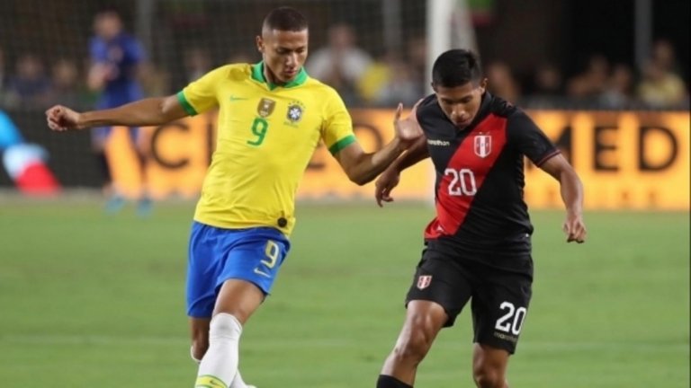 И двата тима имаха добри шансове за отбелязването на гол, но развръзката настъпи в последните минути, когато Перу нанесе своя удар.