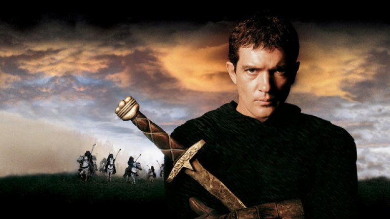 22. 13-ят войн (The 13th Warrior) – 1999 г.
Загуби - $94.56 млн.
Адаптация на книга на Майкъл Крайтън, режисирана от Джон Мактиърн (режисьор на „Умирай трудно” и „Хищникът”) и с Антонио Бандерас в главната роля... Какво може да се обърка? Много неща. Филмът е заснет през 1997 г. и трябва да бъде пуснат в разпространение на следващата година, но тестовата публика дава изключително лоши оценки, което налага преснимането на значителна част от лентата. Бюджетът набъбва, а качеството не се подобрява много. За капак дебютът на „13-ят войн” съвпада с феноменално представящите се „Шесто чувство” и „Булката беглец”.