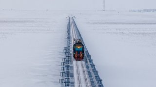 Той е на "Газпром" и вози работници до полетата дълбоко отвъд полярния кръг