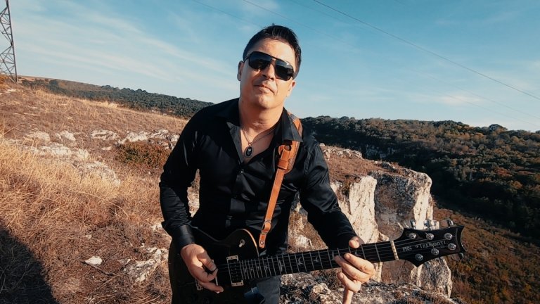 Николай Ганчев (китара)