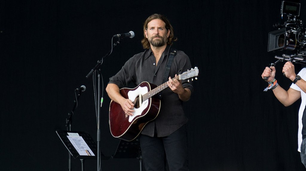 1280px-Glasto17-44_(35547413626)