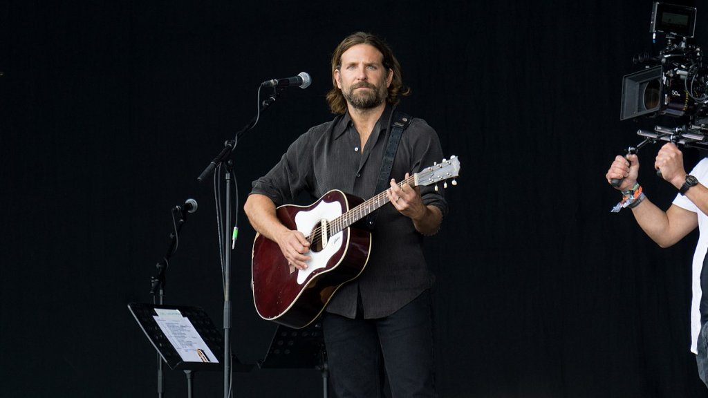 1280px-Glasto17-44_(35547413626)