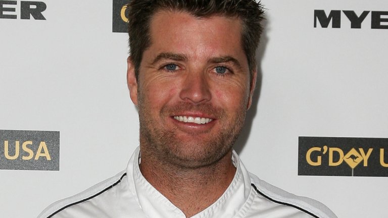 Пийт Евънс е спорна фигура в Австралия заради твърденията си за COVID-19, ваксините и 5G