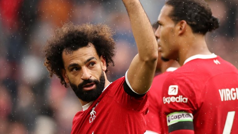 Ливърпул взе градското дерби с два гола на Салах и оглави класирането