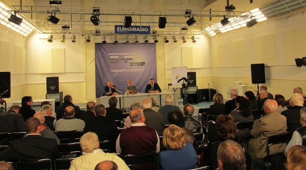  Дебат за демократичните промени събра десните във Варна