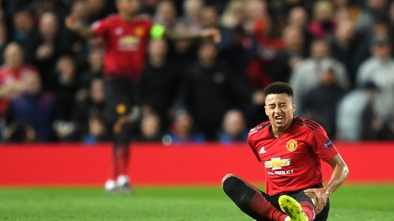 Контузиите на Лингард и Марсиал през първото полувреме съсипаха Юнайтед, а техните заместници Алексис Санчес и Хуан Мата не можеха да донесат нужната скорост