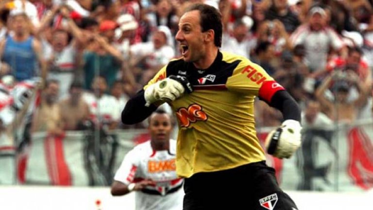 Сени дебютира за Сао Пауло през 1992 г. и никога не премина в друг отбор, въпреки че оферти не липсваха.