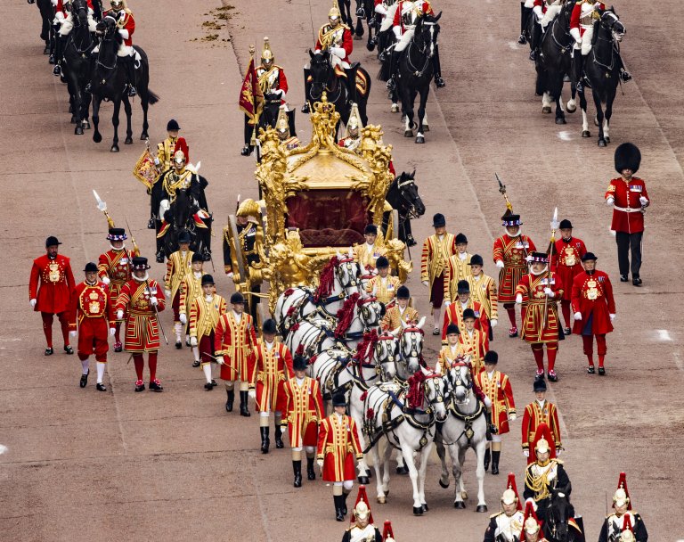 Златната каляска, в която е возена кралица Елизабет II за златния си юбилей на британския престол.