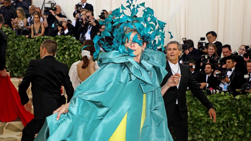 red-carpet-met-gala-2580-frances-mcdormand-superJumbo-v2