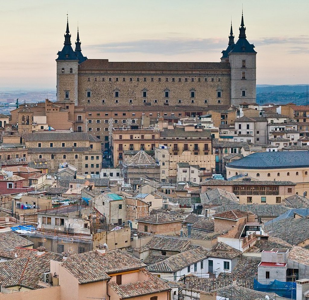 Alcazar_of_Toledo_-_Toledo,_Spain_-_Dec_2006