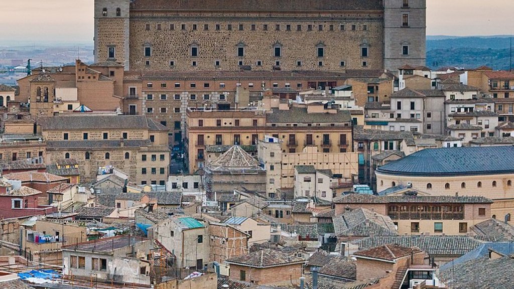 Alcazar_of_Toledo_-_Toledo,_Spain_-_Dec_2006