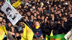 Турция води дълъг конфликт с кюрдските сепаратисти, в който загинаха 30 000 души
