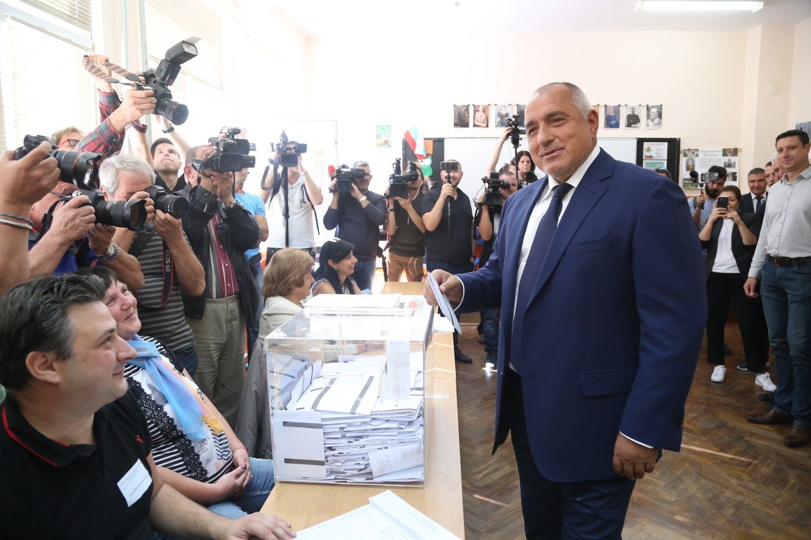 Президентът Румен Радев, премиерът Борисов и още редица политици вече гласуваха (снимки)