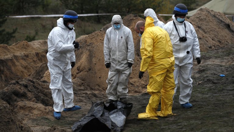 Според съдебните експертизи ексхумираните хора, сред които има и деца, са загинали при експлозии и от куршуми