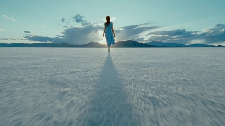 Дървото на живота/The Tree of Life (2011)
„Дървото на живота” е визуална поема, молитва или медитация, създадена от  Терънс Малик. Лентата е една одисея от сингулярното начало на сътворението до самия край на времето. В средата е животът. 
Камерата на Еманюел Любецки следва отблизо героите със същото любопитство, с което Малик разсъждава върху екзистенциални въпроси.