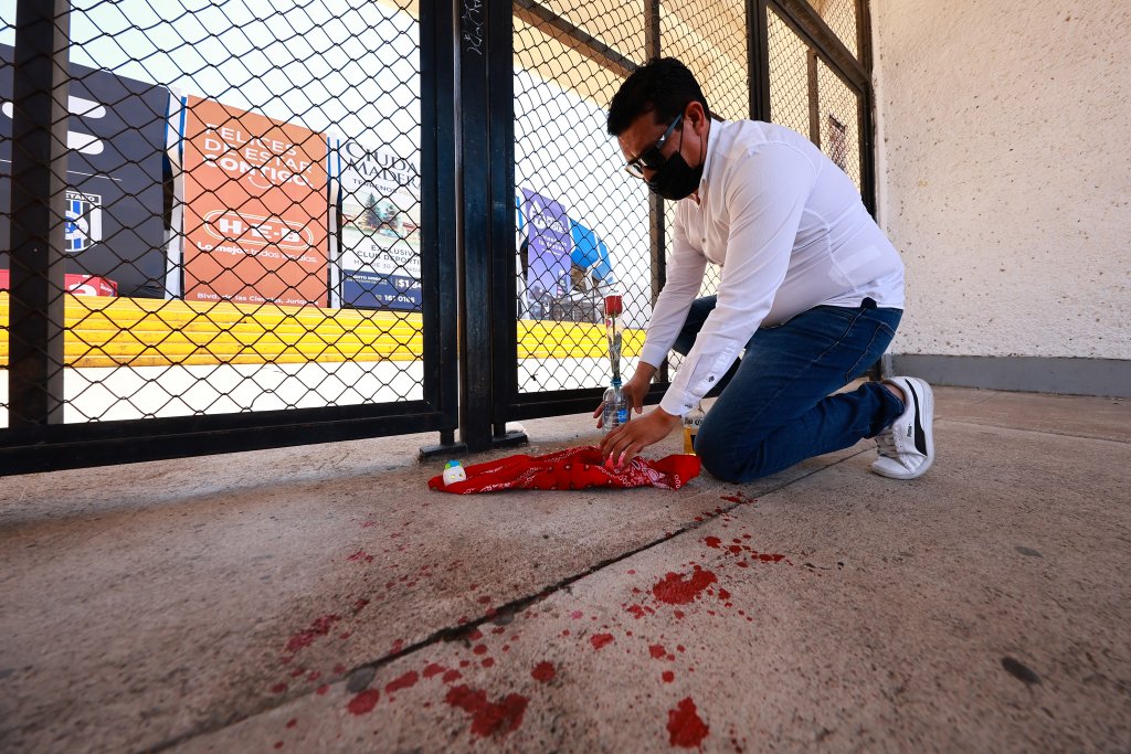 "Бием, следователно съществуваме": Дългата вражда зад кървавото футболно меле в Мексико