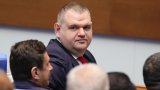 Пеевски също излиза на слънце