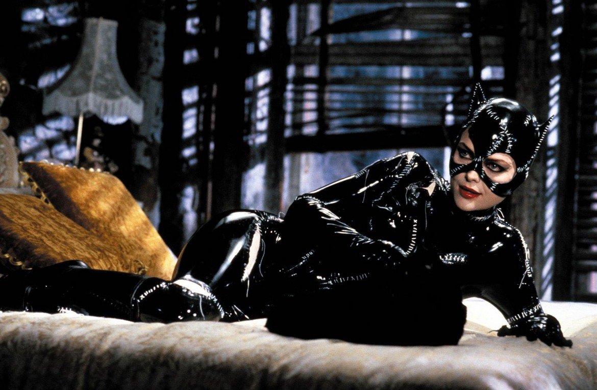 7. Мишел Пфайфър -  На седмо място е историческата жена-котка, изиграна от Мишел Пфайфър в "Батман се завръща", филм от 1992 година с режисор Тим Бъртън.