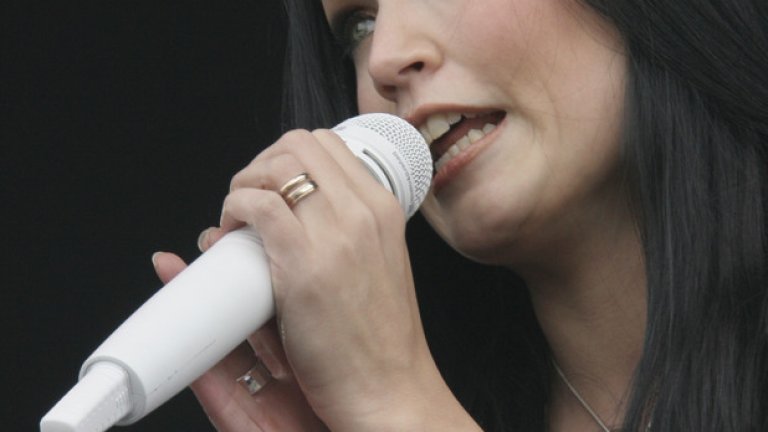 Емблематичната Таря Турунен беше уволнена от Nightwish чрез отворено писмо, но оттогава развива успешна самостоятелна кариера